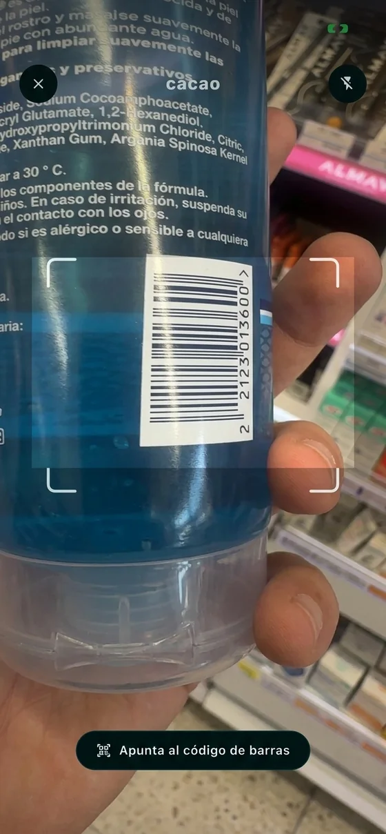Pantalla real del escáner de Cacao apuntando al código de barras de un producto